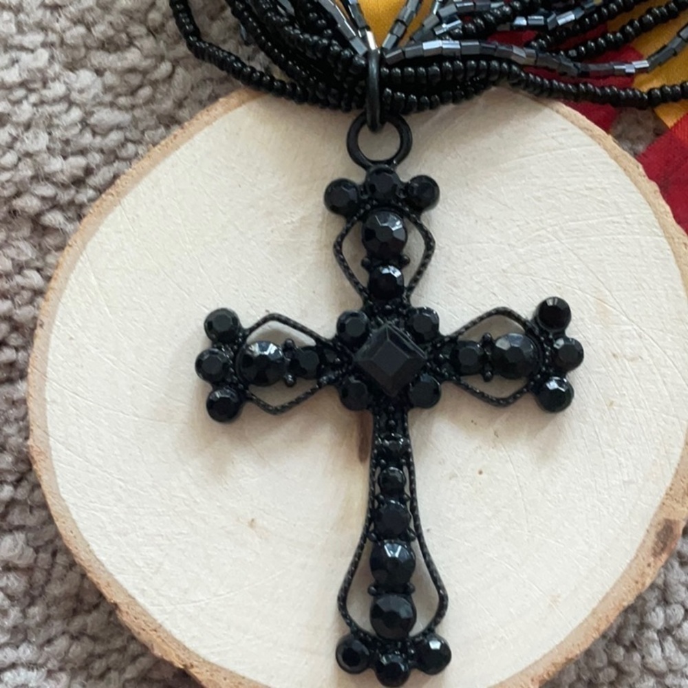 ONYX CROSS ON BEAUTIFUL BEADED CHAIN - Picture 2 of 5